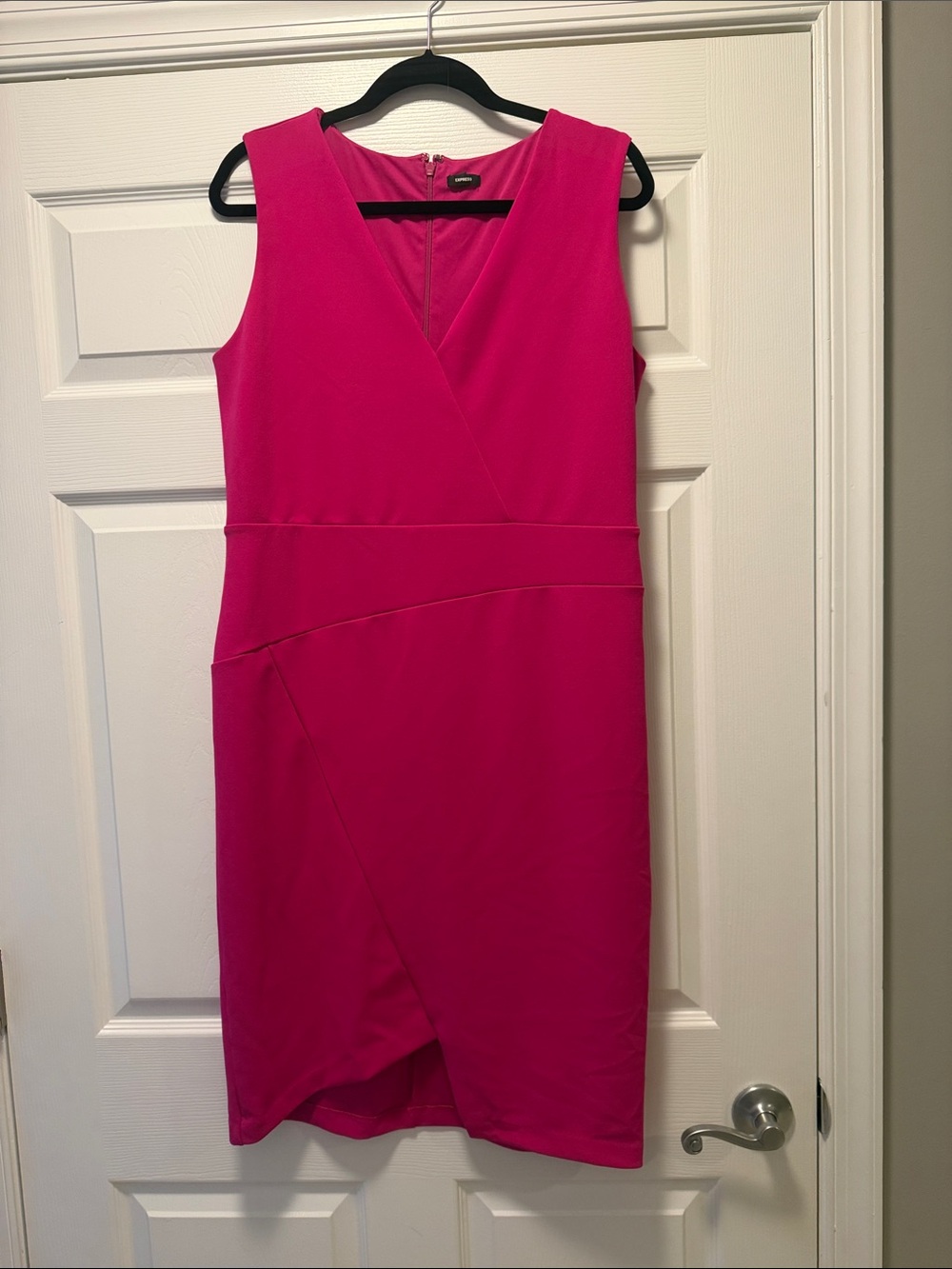 Express Sleeveless V-Neck Midi Dress in Neon Berry